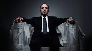 House of cards protagonist kevin spacey sit in lincoln memorial